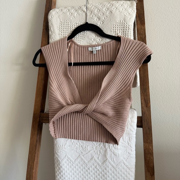 Love Tree Mauve/Brown Ribbed Knit Deep V- neck Twist Cropped Top - Picture 3 of 4